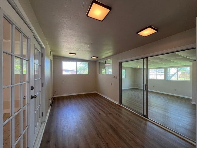 Building Photo - LINDALE PARK WITH EXTRA SQUARE FOOTAGE!!