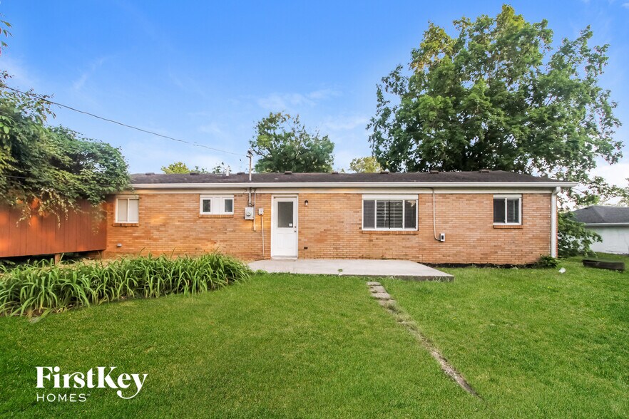 Building Photo - 410 Grovewood Dr