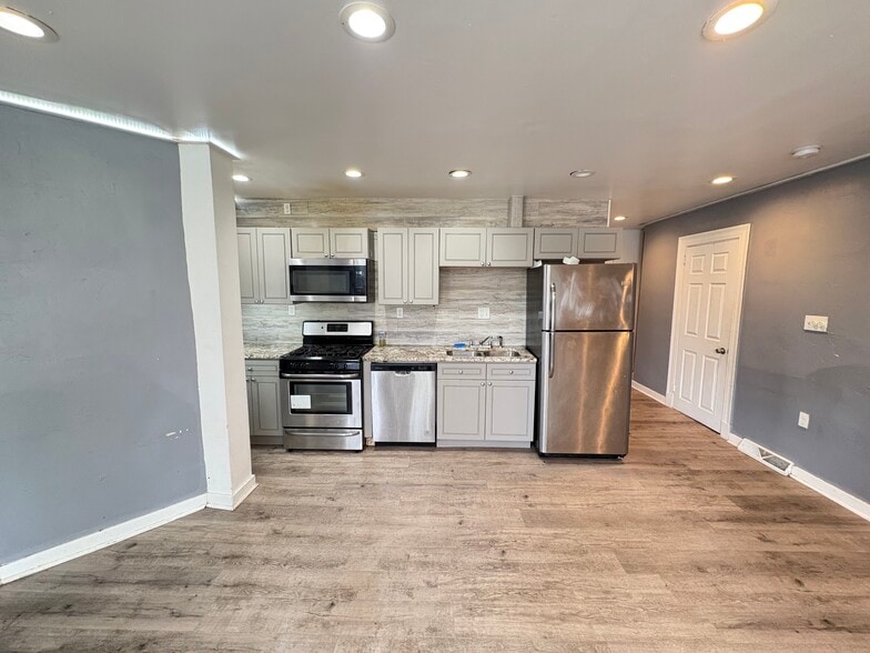 Building Photo - 5807 Hobart St