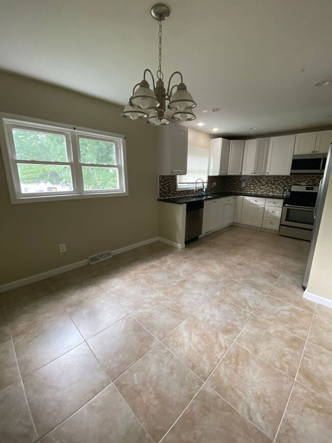 Building Photo - 241 Lafayette Ave