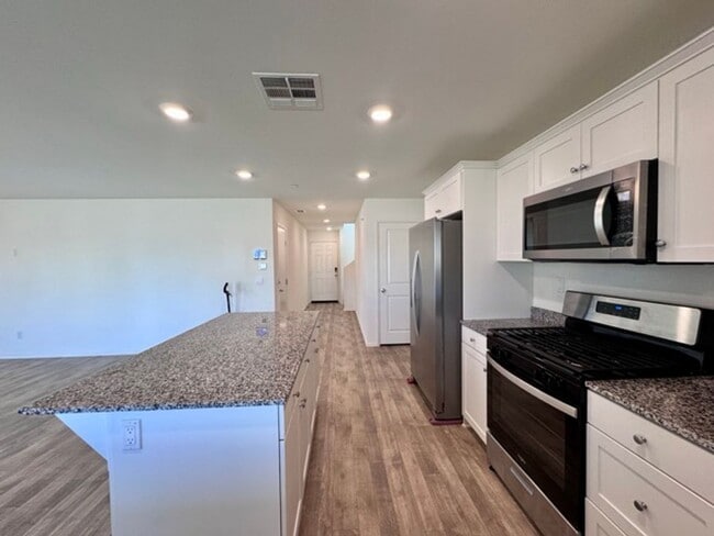 Building Photo - Newly built 4 bedroom Winchester home for ...
