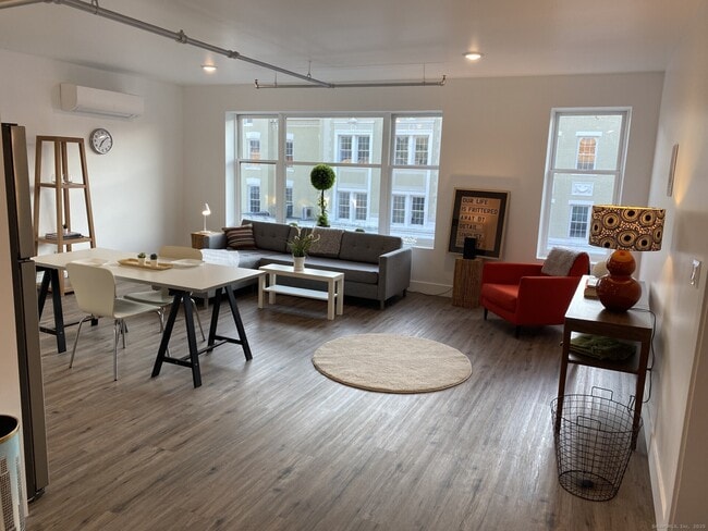 Primary Photo - 104 Main St