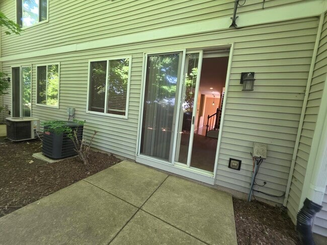 Building Photo - 3045 Kentshire Cir