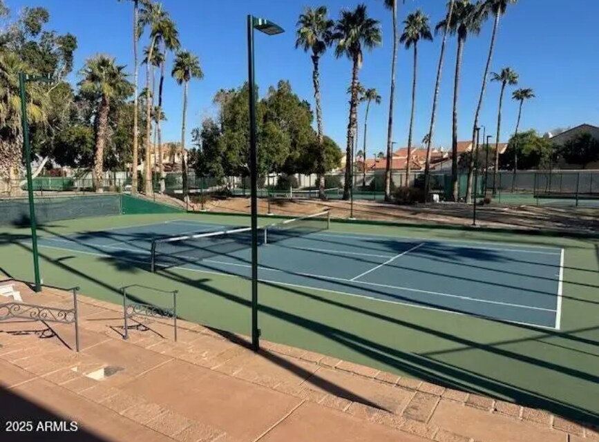 Building Photo - 1633 E Lakeside Dr