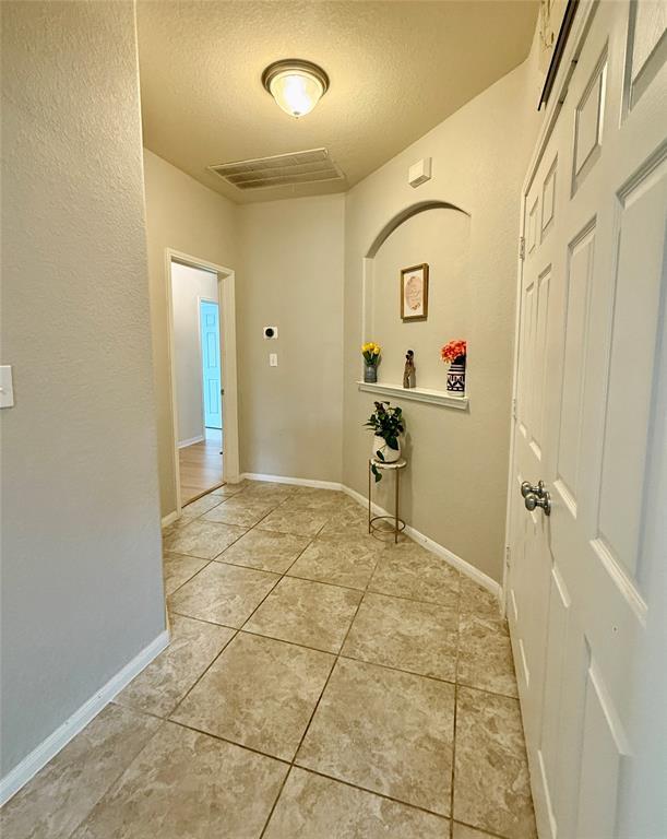 Building Photo - 5531 Drumlin Field Way