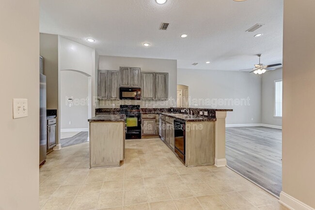 Building Photo - 2436 Bonnie Lakes Dr