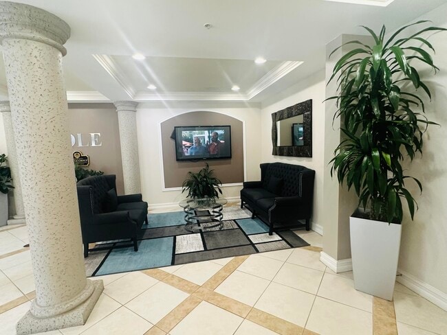 Building Photo - 533 NE 3rd Ave