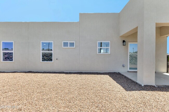 Building Photo - 5981 Ruidoso Downs St