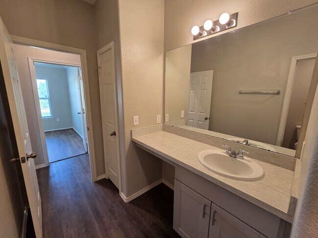 Building Photo - 20714 Southern Wds Blvd