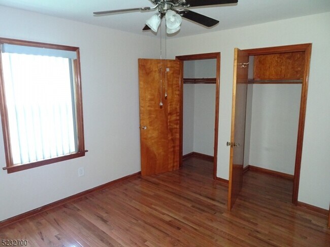 Building Photo - 275 Firth St