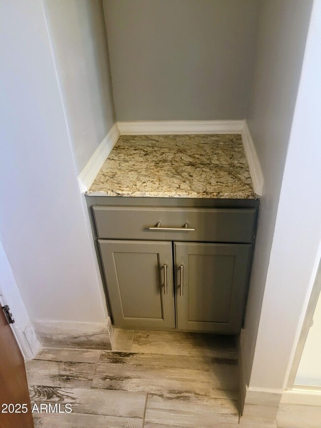 Building Photo - 1704 W Colter St