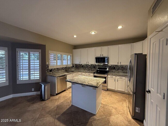 Building Photo - 6079 W Irma Ln