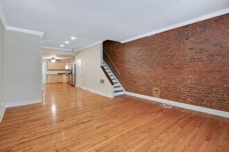 Building Photo - Three Bedroom Graduate Hospital Home with Roof Deck!