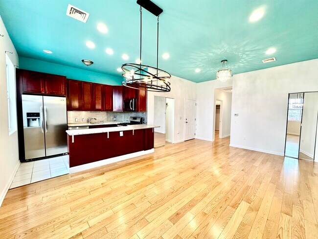 Primary Photo - 606 John F. Kennedy Blvd