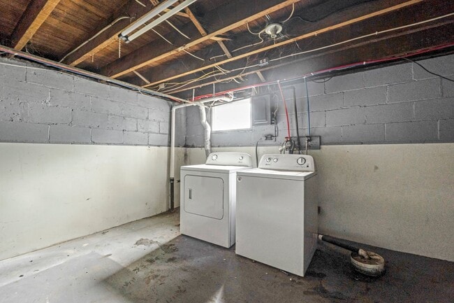 Building Photo - 3 bedroom house in Kendallville! CHRISTMAS SPECIAL!!