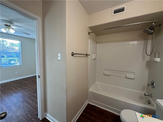 Building Photo - 148 Rush Haven