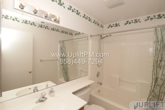 Building Photo - 3 Bedroom 3 Bathroom 2 story home in Ramona!