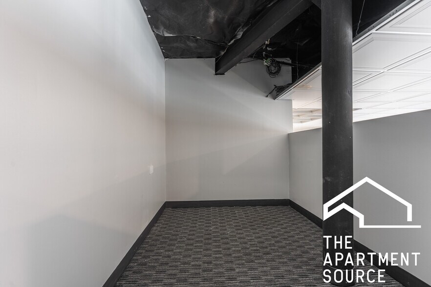 Building Photo - 300 N Ogden Ave
