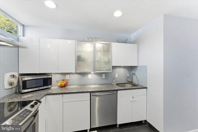 Building Photo - 1378 4th St SW