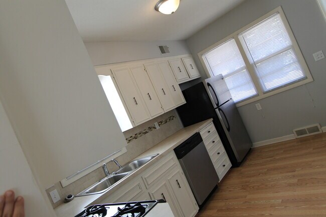 Building Photo - 2511 N 70th Ave