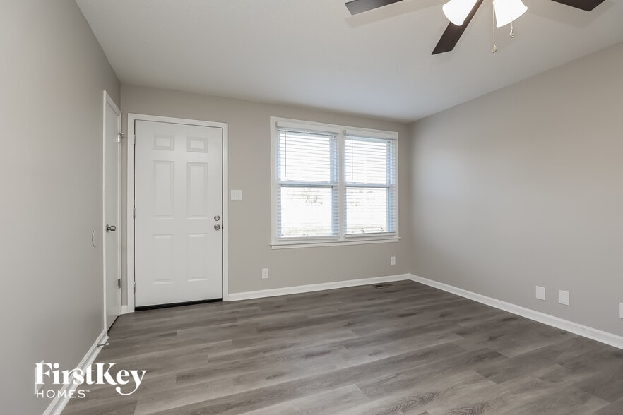 Building Photo - 1831 Palamino Dr