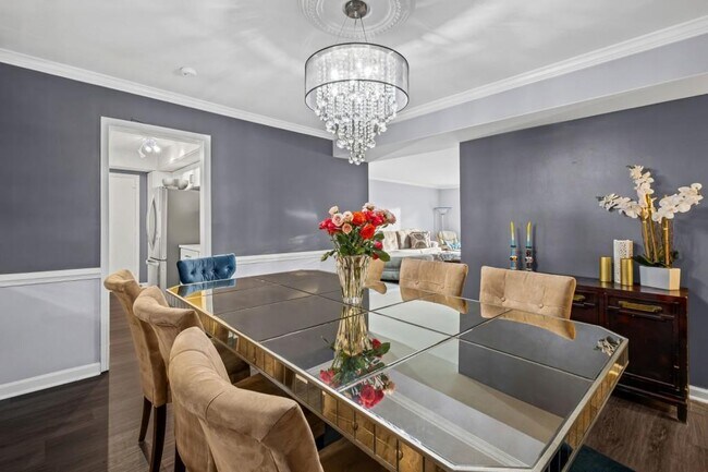 Building Photo - 6851 Roswell Rd