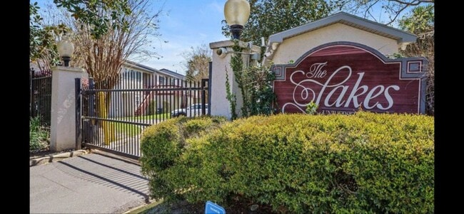 Building Photo - 1345 Airport Dr