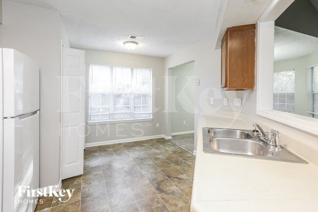 Building Photo - 1591 Elizabeth Ln