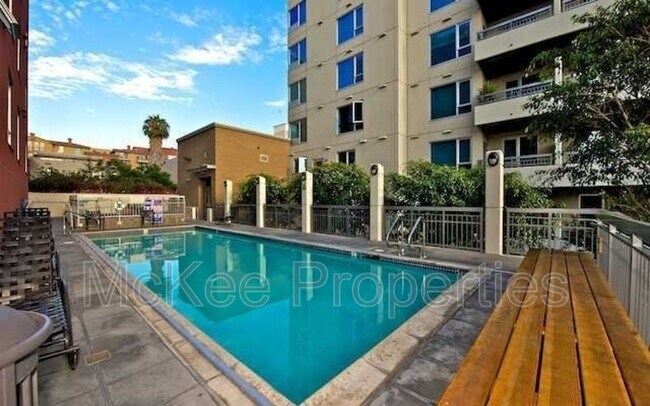 Building Photo - 300 W Beech St