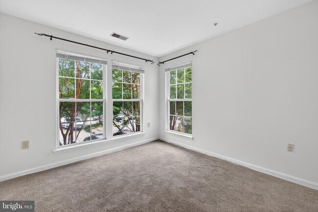 Building Photo - 3109 River Bend Ct