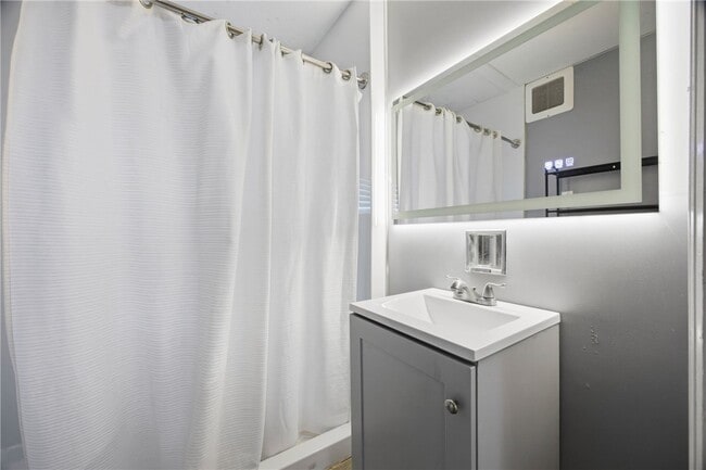 Building Photo - 6 Highland Park