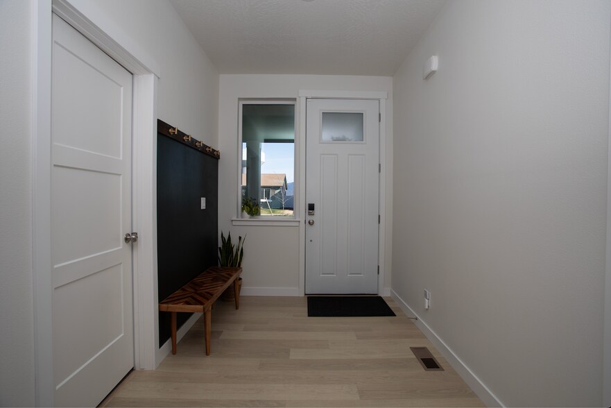 Building Photo - 4872 E Dorado Ave