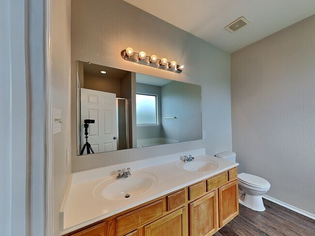 Building Photo - 12509 Patnoe Dr