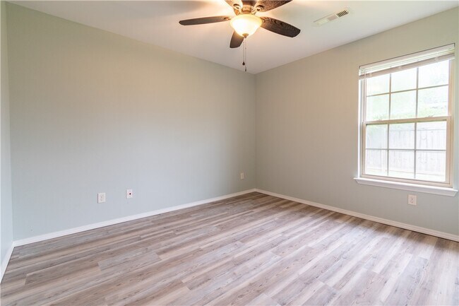 Building Photo - 992 Josie Kate Ln