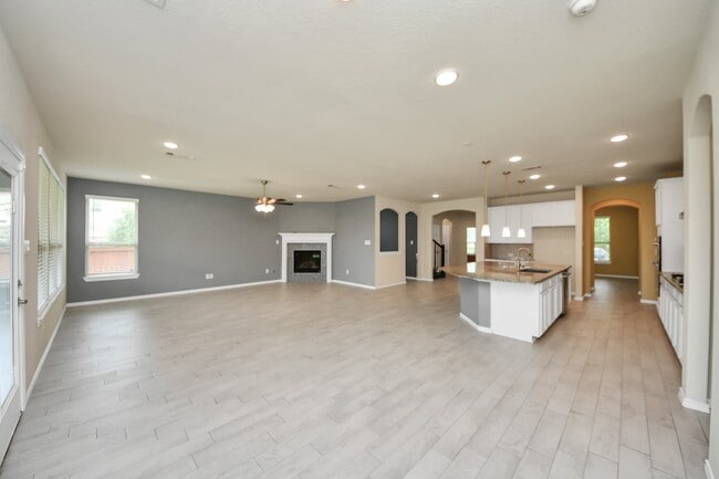 Building Photo - 28215 Shorecrest Ln