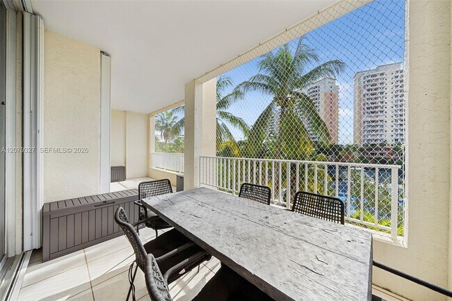 Building Photo - 717 Crandon Blvd