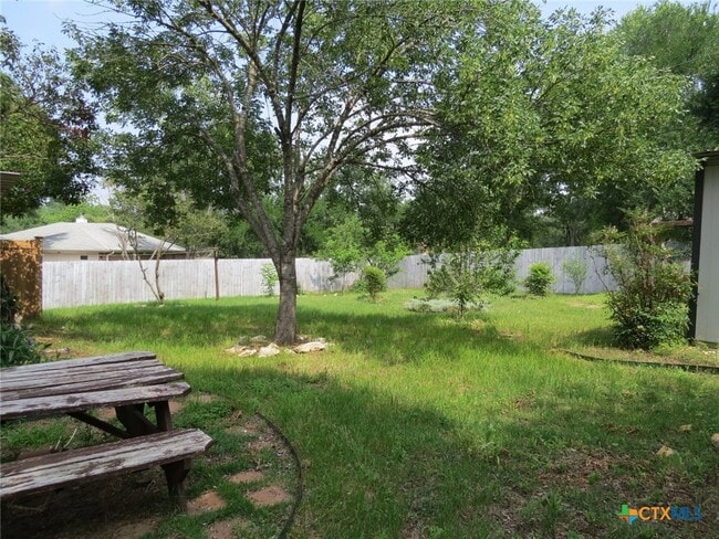 Building Photo - 8 E Shawnee Ln