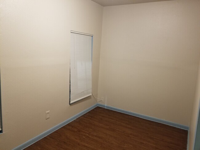 Frt rm bd rm or ? - 318 Hollenbeck Ave