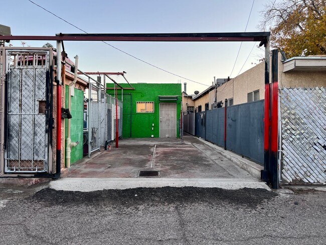 Building Photo - 3117 Cypress Ave