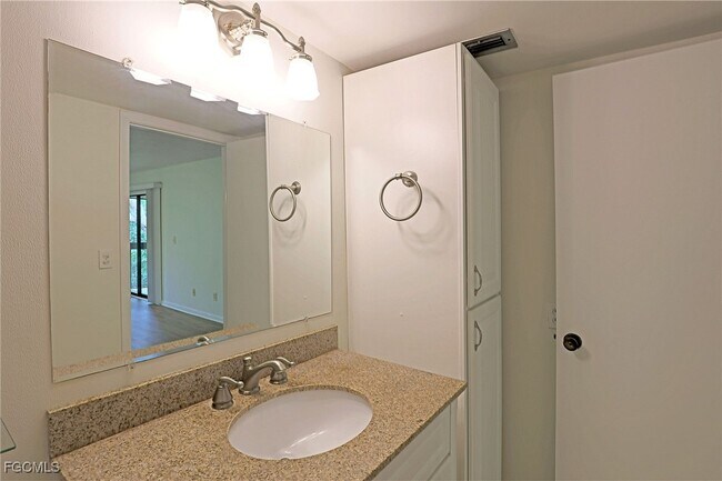 Building Photo - 6120 Whiskey Creek Dr