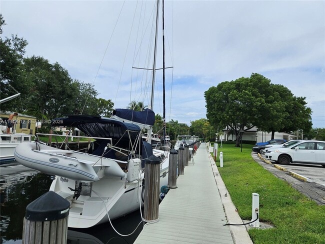 Building Photo - 1101 River Reach Dr