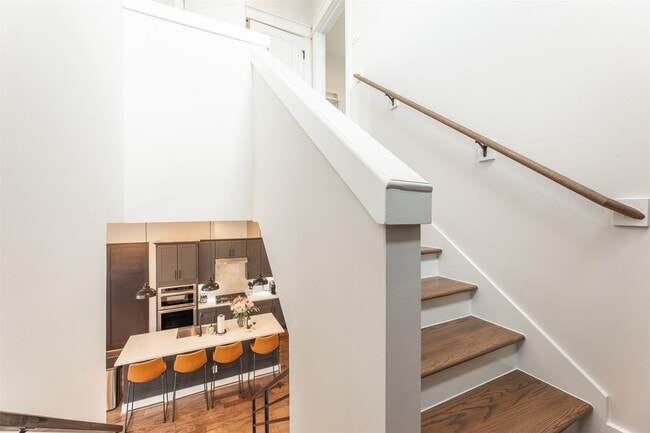 Building Photo - 605 Middle St