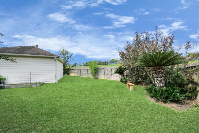 Building Photo - 922 Bayhill Dr