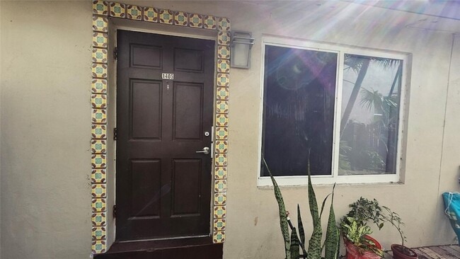 Building Photo - 1405 NE 17th St