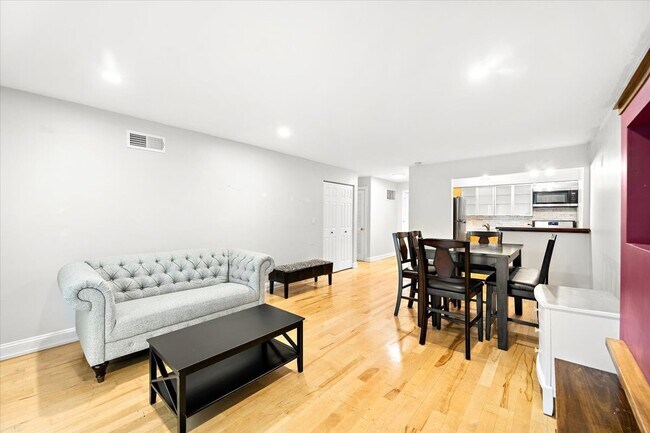 Building Photo - 5300 Carriage Way Dr