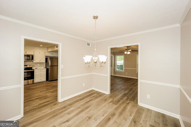 Building Photo - 105 Rock Mull