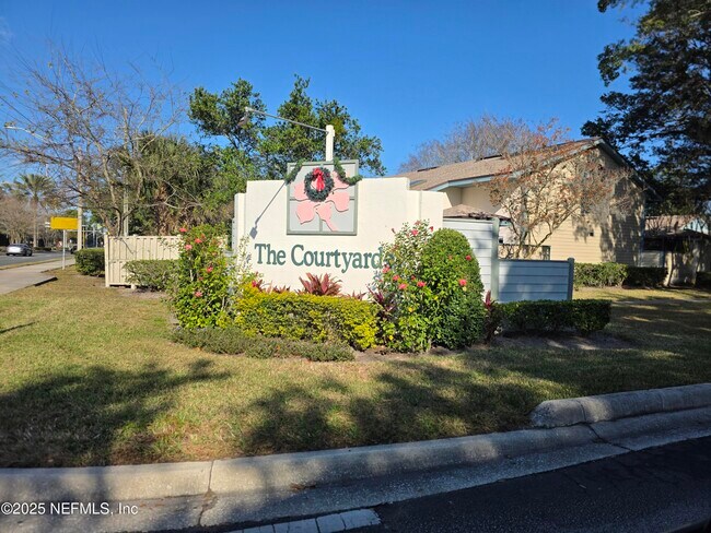 Building Photo - 1301 W Defender Ct