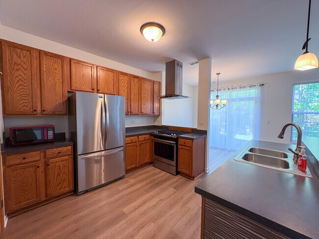 Building Photo - 1453 Millbrook Dr