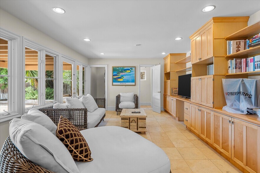Building Photo - 2129 Palos Verdes Dr W