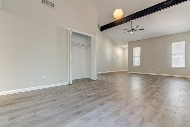 Building Photo - 1605 Dale Cove